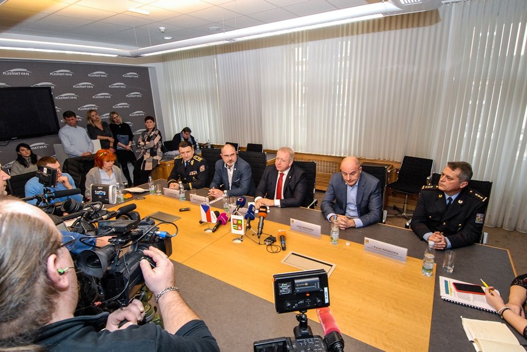 Tisková konference k bezpečnostní situaci v problémových lokalitách Plzně (foto: M. Pecuch, L. Jarolím, 6.2.2017)