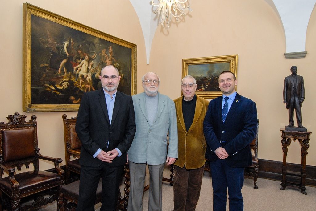 Na plzeňské radnici se setkali bývalí primátoři města Zdeněk Mraček, Zdeněk Prosek, Miroslav Kalous, Martin Baxa a současný primátor Martin Zrzavecký (foto: M. Pecuch, 7.2.2017)