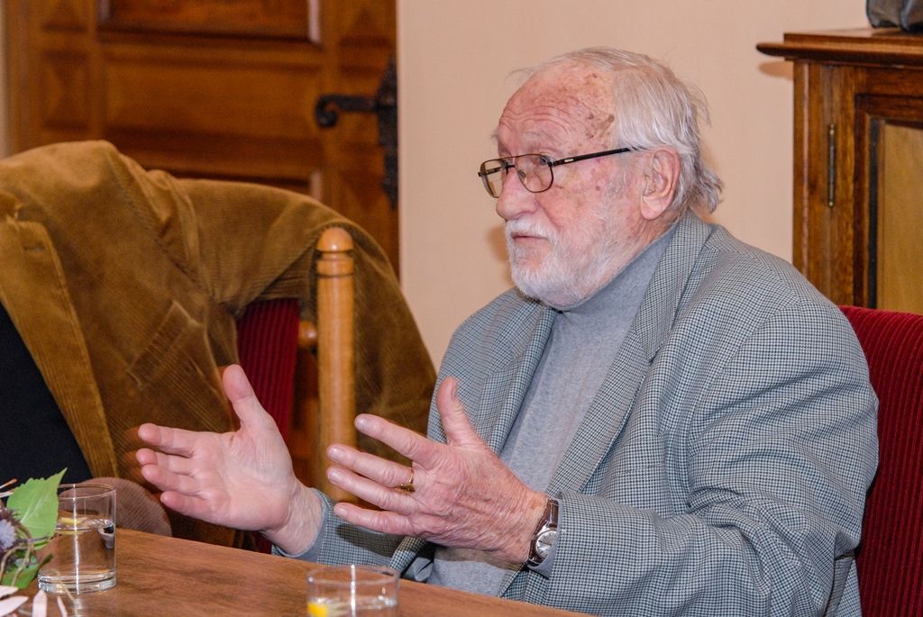 Na plzeňské radnici se setkali bývalí primátoři města Zdeněk Mraček, Zdeněk Prosek, Miroslav Kalous, Martin Baxa a současný primátor Martin Zrzavecký (foto: M. Pecuch, 7.2.2017)