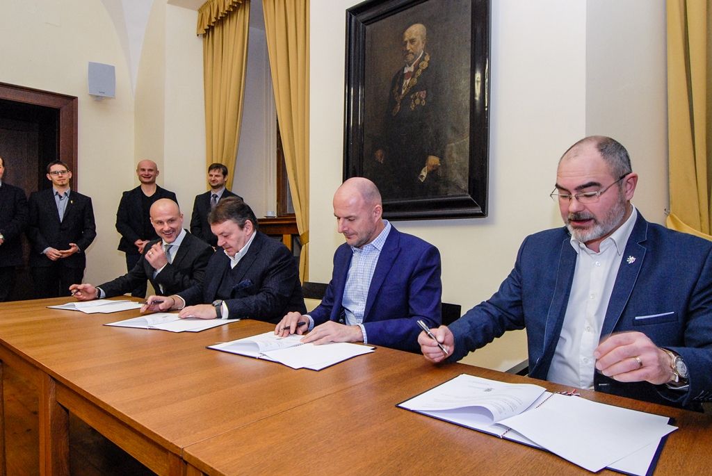 Plzeň, kraj i sportovní svazy a místní kluby podepsaly memoranda o spolupráci (foto: M. Pecuch, 10.2.2017)
