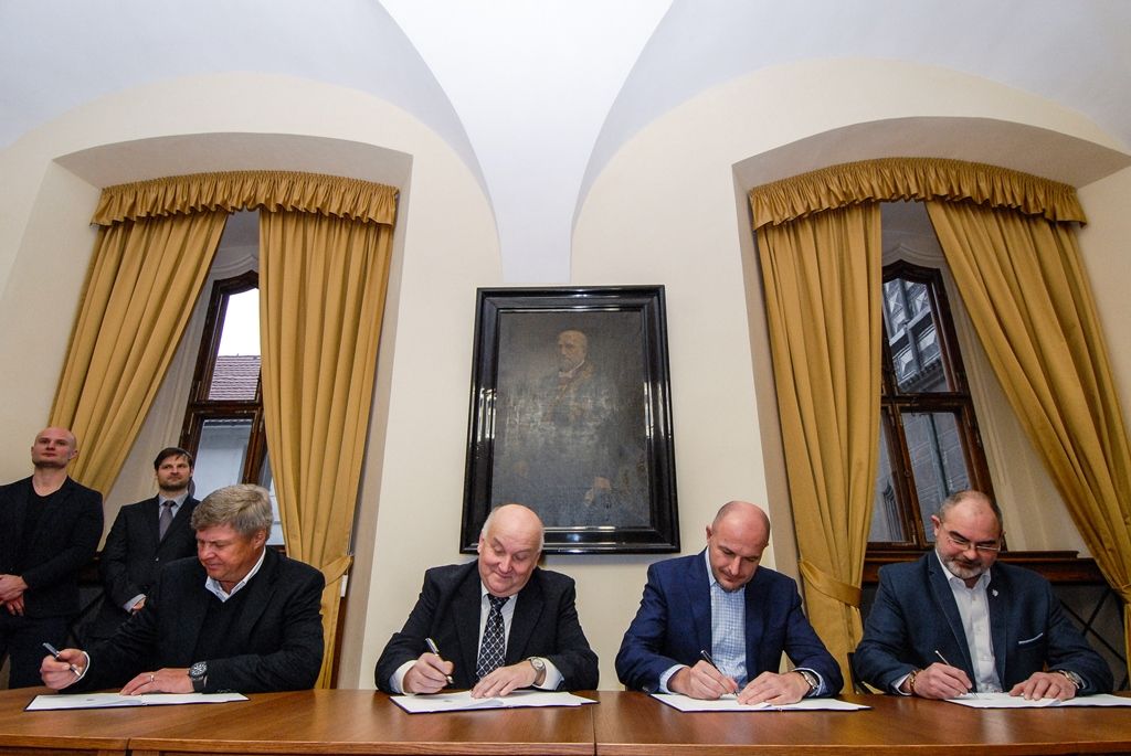Plzeň, kraj i sportovní svazy a místní kluby podepsaly memoranda o spolupráci (foto: M. Pecuch, 10.2.2017)