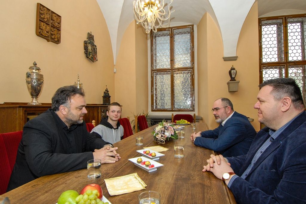 Primátor poděkoval mladému Plzeňanovi za záchranu topícího (foto: M. Pecuch, 10.2.2017)