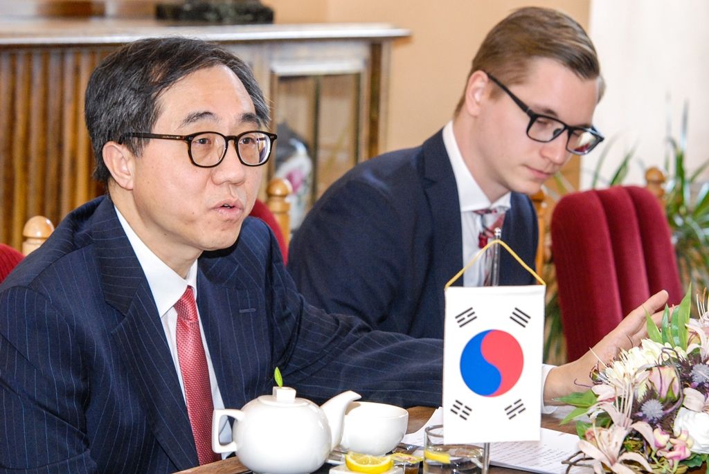 Korejský velvyslanec navštívil radnici, tématem byly Doosan Škoda Power i studentský program (foto: M. Pecuch, 13.2.2017)