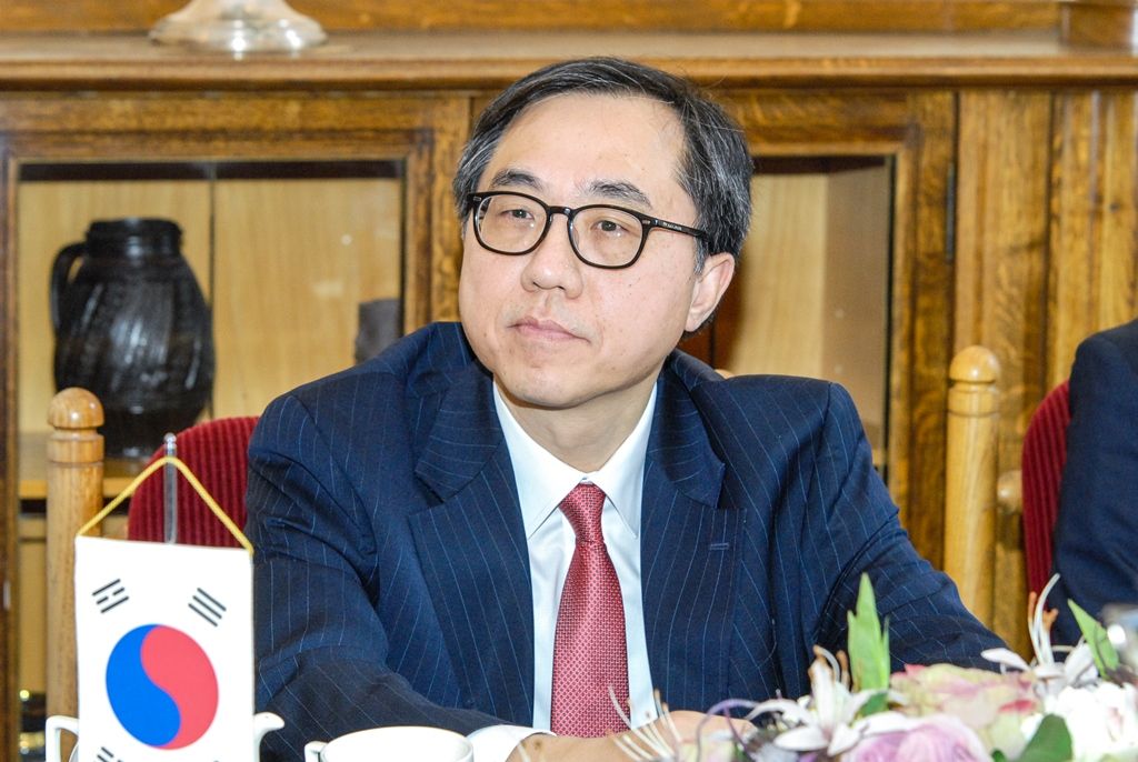 Korejský velvyslanec navštívil radnici, tématem byly Doosan Škoda Power i studentský program (foto: M. Pecuch, 13.2.2017)