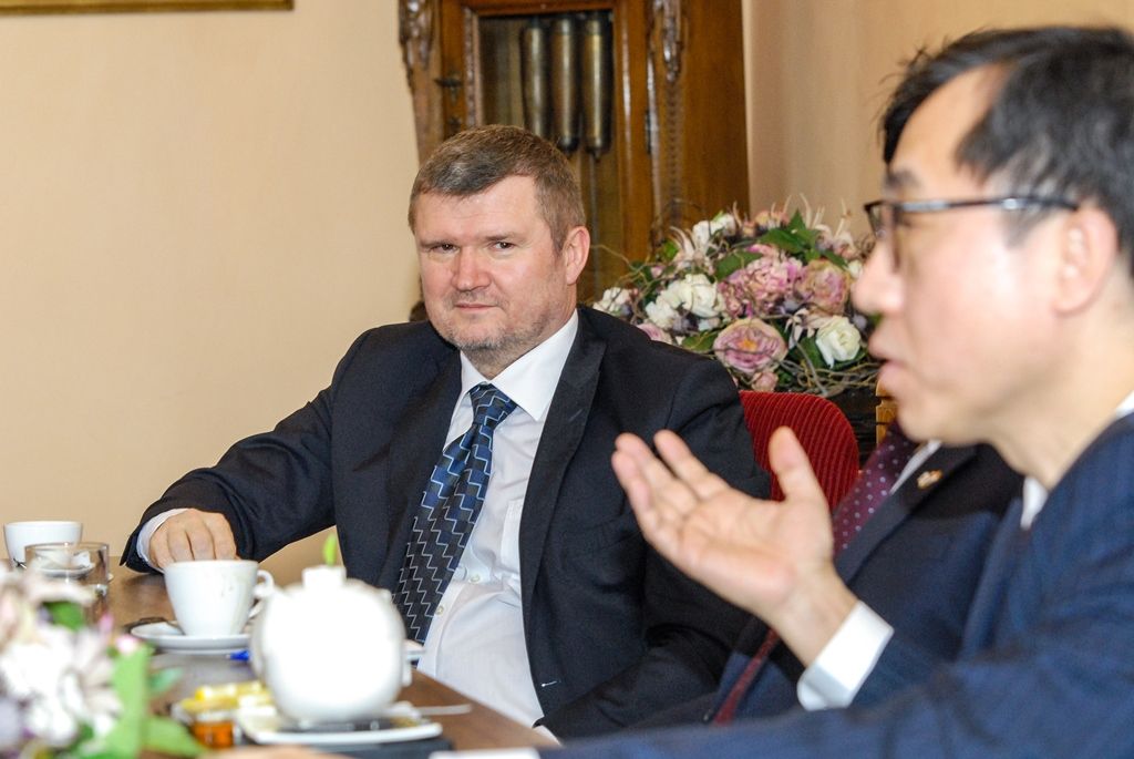 Korejský velvyslanec navštívil radnici, tématem byly Doosan Škoda Power i studentský program (foto: M. Pecuch, 13.2.2017)