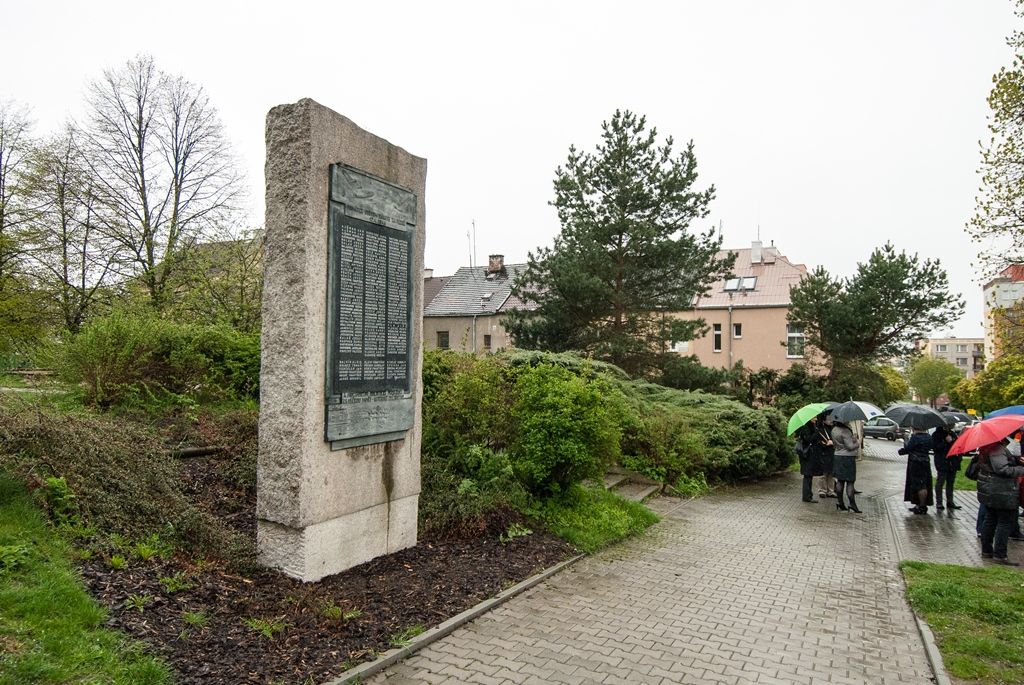 Slavnosti svobody 2017 - Pietní akty Sousedská a Jateční ul.  (foto: M. Pecuch, 18.4.2017)