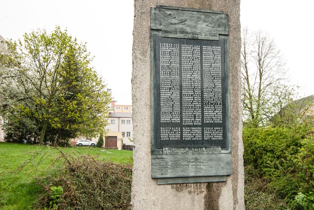 Slavnosti svobody 2017 - Pietní akty Sousedská a Jateční ul.  (foto: M. Pecuch, 18.4.2017)