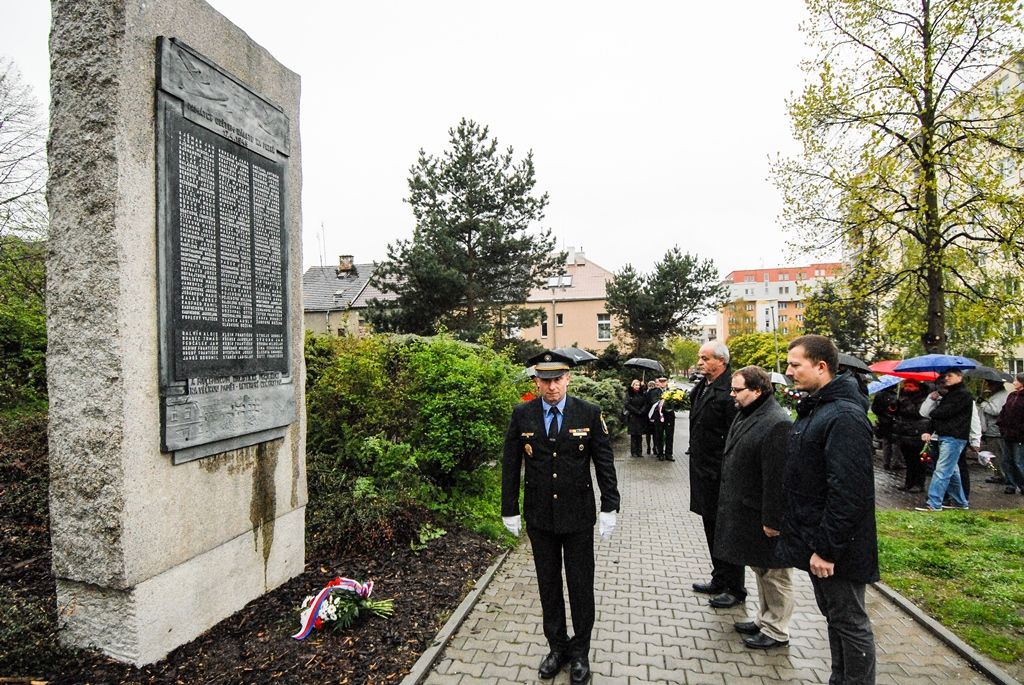 Slavnosti svobody 2017 - Pietní akty Sousedská a Jateční ul.  (foto: M. Pecuch, 18.4.2017)
