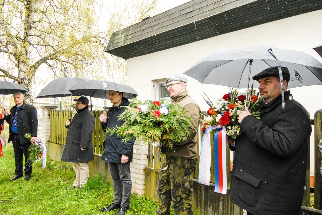 Slavnosti svobody 2017 - Pietní akty Sousedská a Jateční ul.  (foto: M. Pecuch, 18.4.2017)