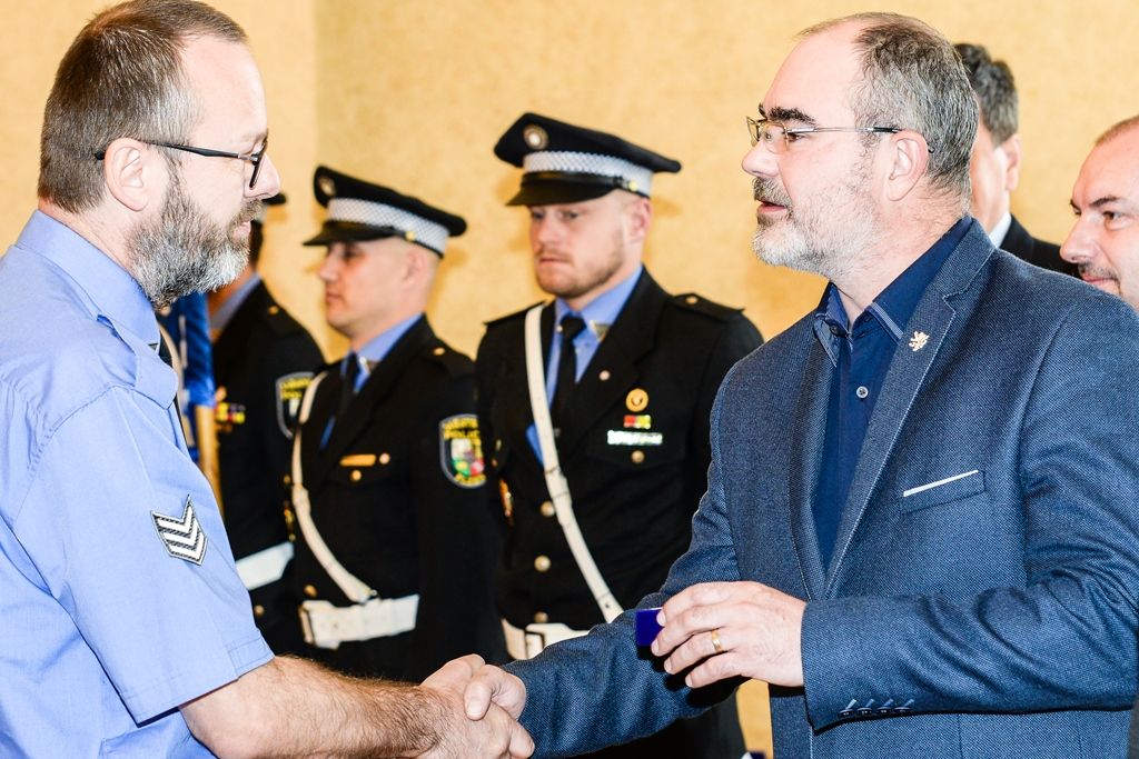Primátor města ocenil přes šest desítek strážníků Městské policie Plzeň (foto: M. Pecuch, 19.4.2017)