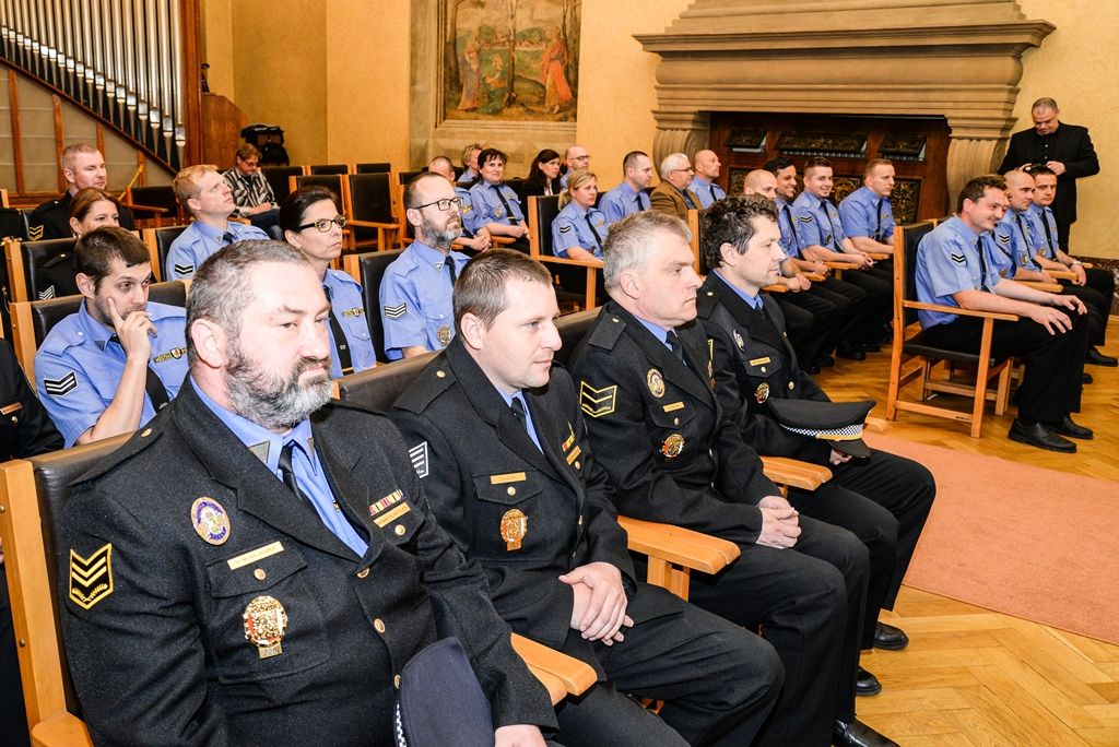 Primátor města ocenil přes šest desítek strážníků Městské policie Plzeň (foto: M. Pecuch, 19.4.2017)