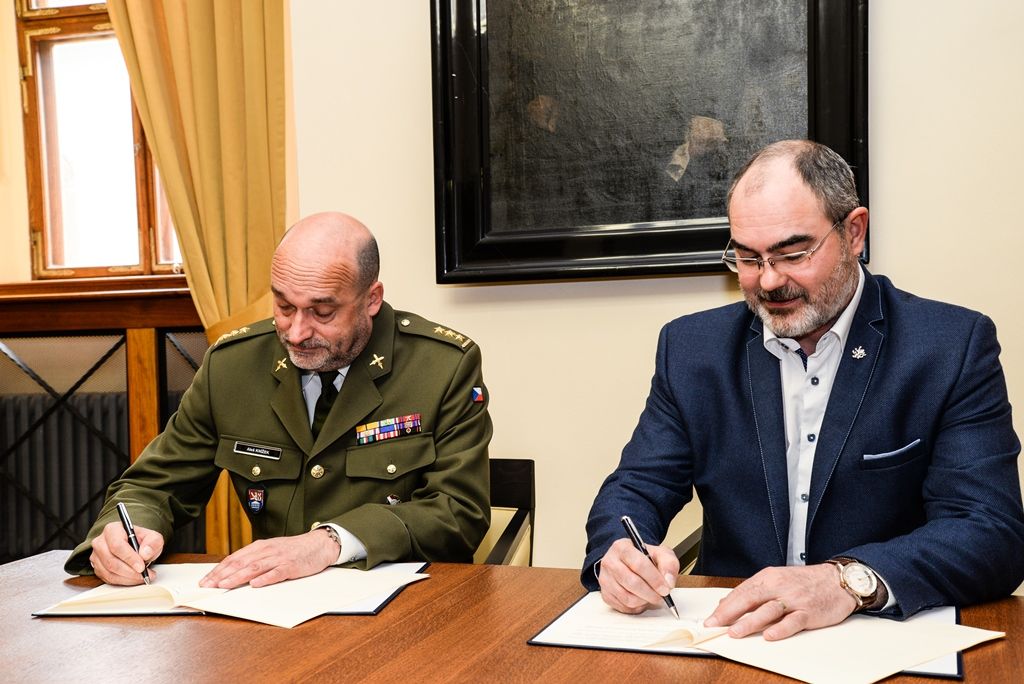 Plzeň uzavřela s Vojenským historickým ústavem smlouvu o spolupráci