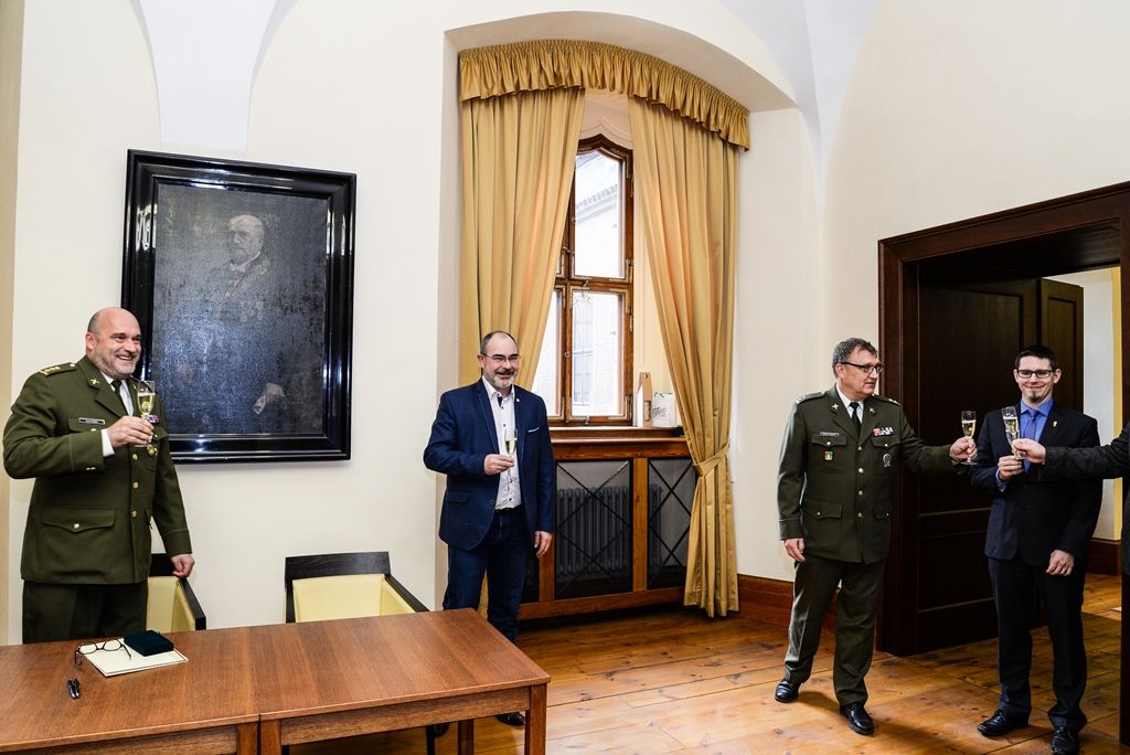 Plzeň uzavřela s Vojenským historickým ústavem smlouvu o spolupráci (foto: M. Pecuch, 21.4.2017)
