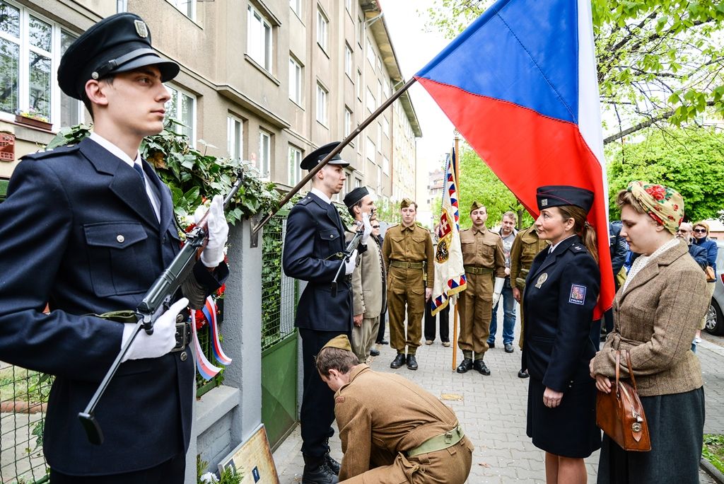 Hrdinové z Plzně mají nově pamětní desky - Anthropiod, Out Distance a Steel (foto: M. Pecuch, 25.4.2017)