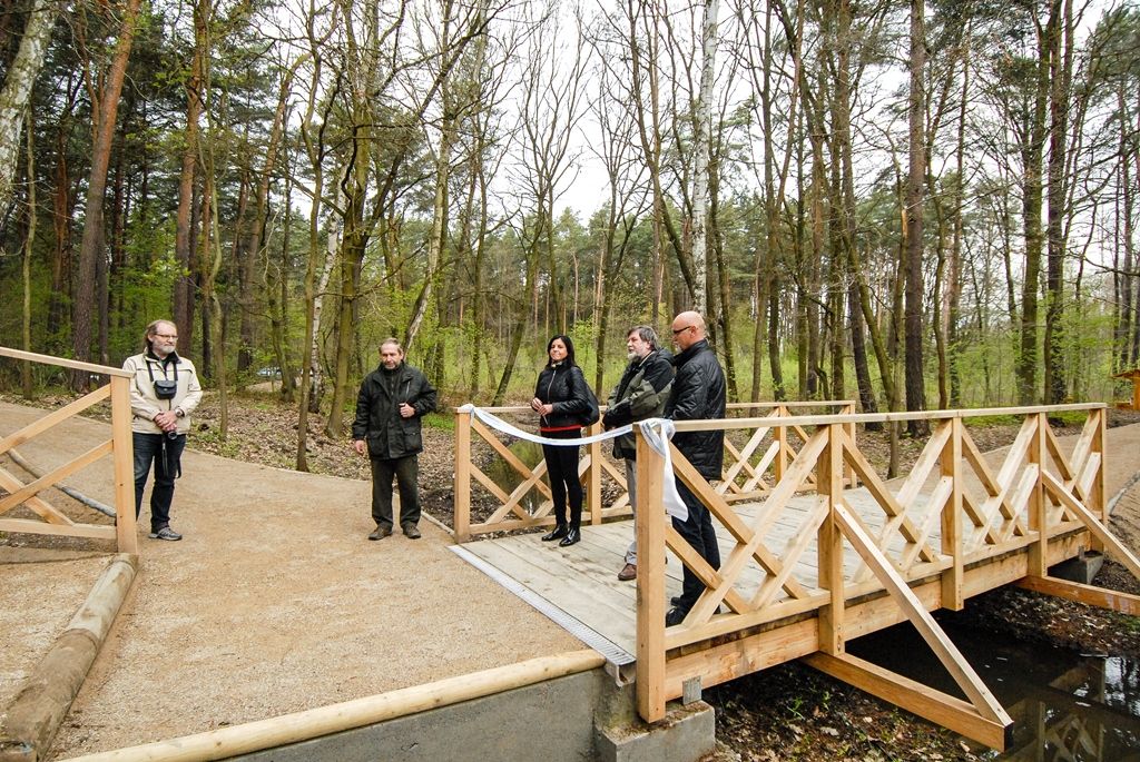 V Lesoparku Ostende čekají návštěvníky nové cesty i lesní tůně (foto: M. Pecuch, 27.4.2017)