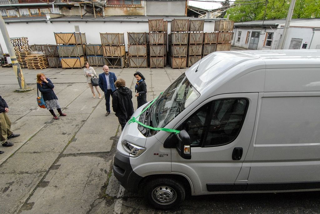 Primátor města předal auto pro Potravinovou banku Plzeň (foto: M. Pecuch, 4.5.2017)