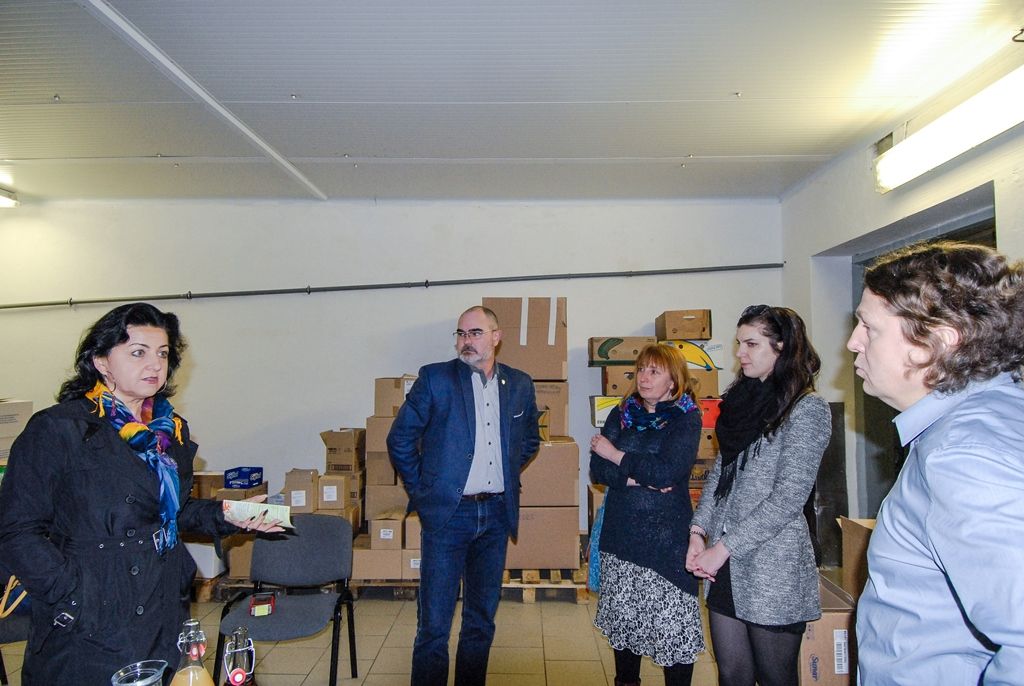 Primátor města předal auto pro Potravinovou banku Plzeň (foto: M. Pecuch, 4.5.2017)