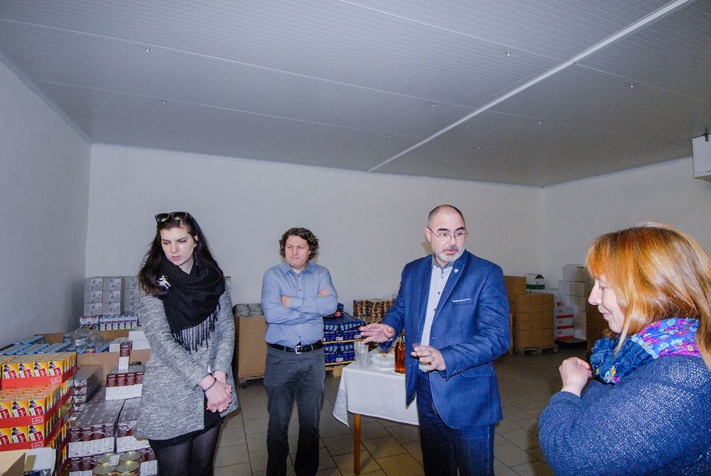 Primátor města předal auto pro Potravinovou banku Plzeň (foto: M. Pecuch, 4.5.2017)