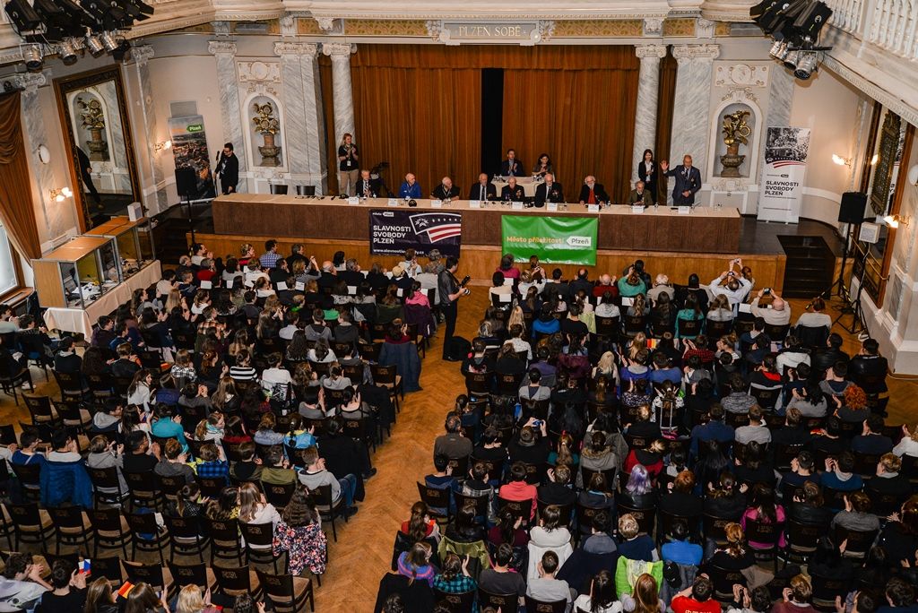 Slavnosti svobody 2017 - Beseda veteránů se studenty (foto: M. Pecuch, 5.5.2017)