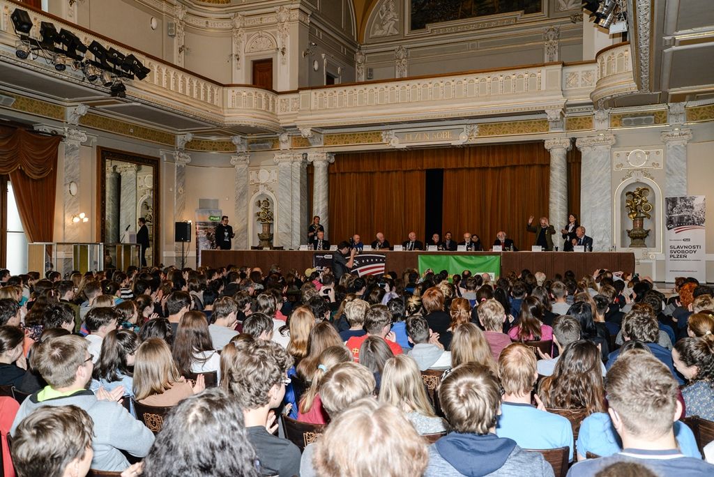 Slavnosti svobody 2017 - Beseda veteránů se studenty (foto: M. Pecuch, 5.5.2017)