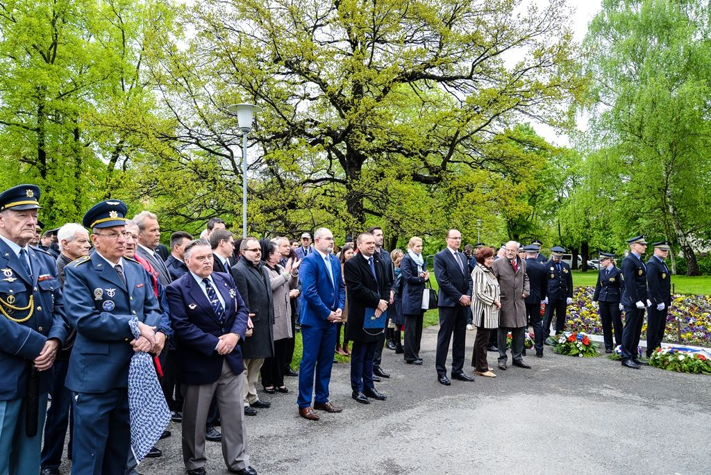 Slavnosti svobody 2017 - Pietní akt na nám. Míru (foto: M. Pecuch, 5.5.2017)
