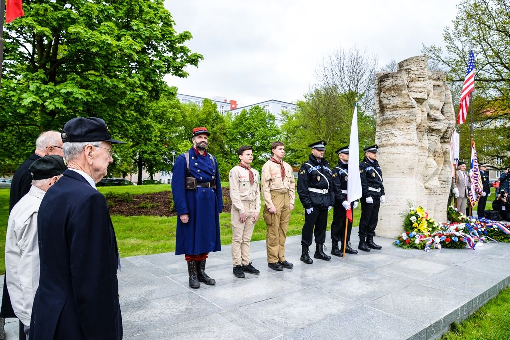 Slavnosti svobody 2017 - Pietní akt na nám. Míru (foto: M. Pecuch, 5.5.2017)