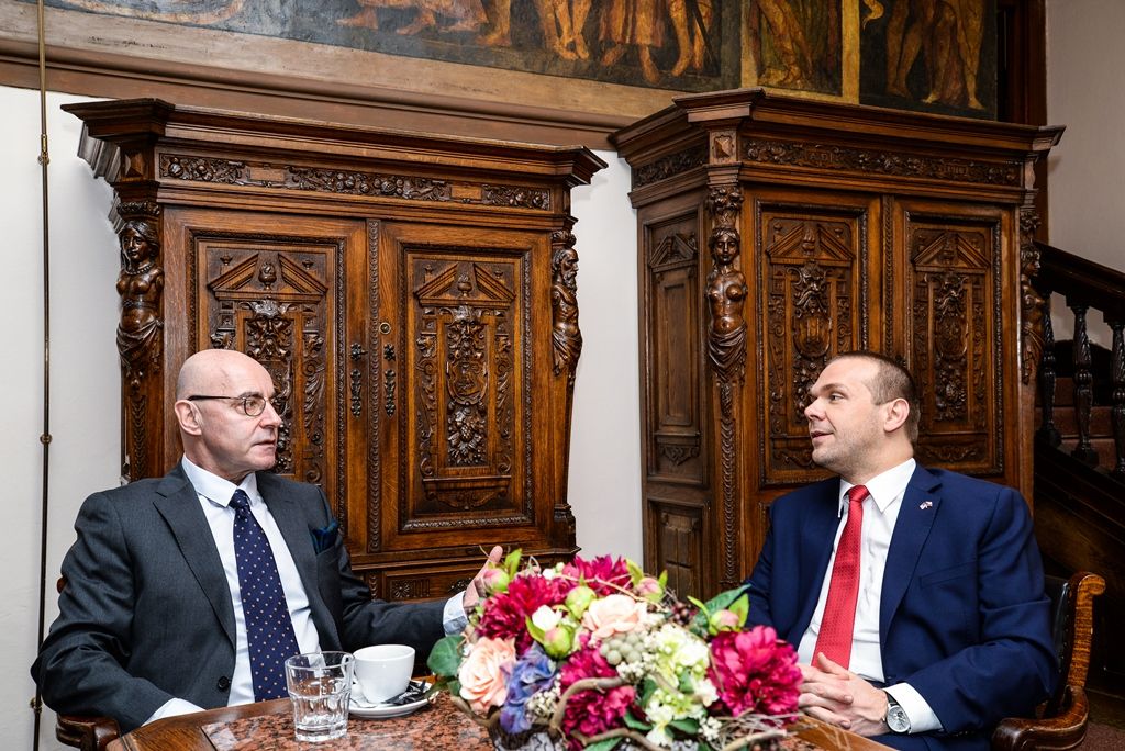 Slavnosti svobody 2017 - Přijetí velvyslanců USA a Belgie na plzeňské radnici a následný pietní akt (foto: M. Pecuch, 6.5.2017)