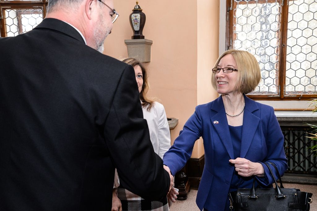 Slavnosti svobody 2017 - Přijetí velvyslanců USA a Belgie na plzeňské radnici a následný pietní akt (foto: M. Pecuch, 6.5.2017)