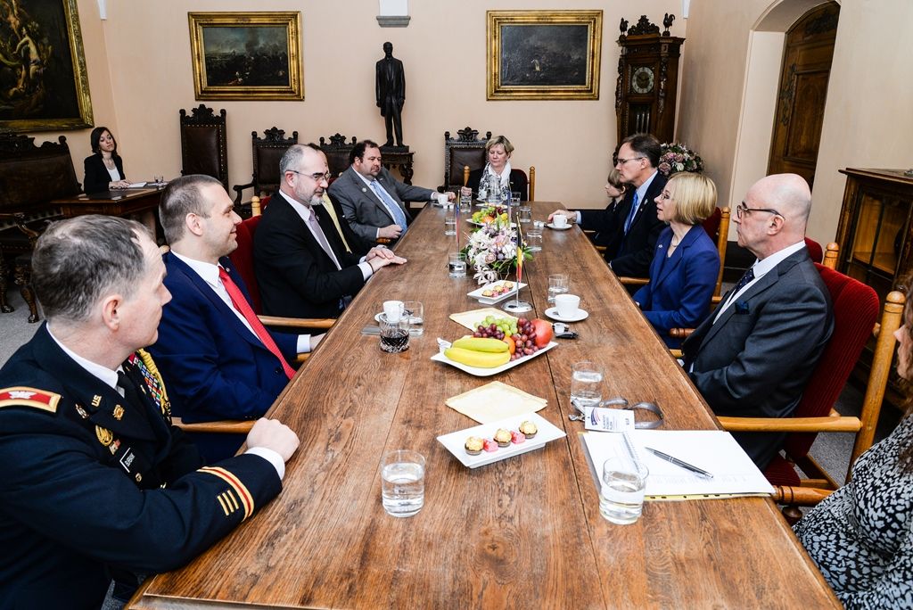 Slavnosti svobody 2017 - Přijetí velvyslanců USA a Belgie na plzeňské radnici a následný pietní akt (foto: M. Pecuch, 6.5.2017)