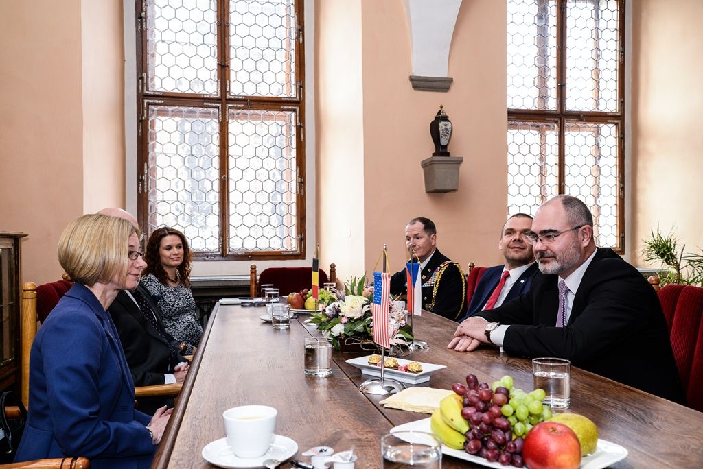 Slavnosti svobody 2017 - Přijetí velvyslanců USA a Belgie na plzeňské radnici a následný pietní akt (foto: M. Pecuch, 6.5.2017)