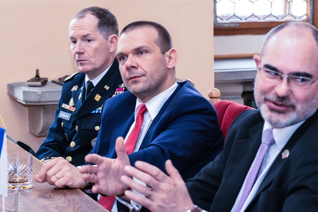 Slavnosti svobody 2017 - Přijetí velvyslanců USA a Belgie na plzeňské radnici a následný pietní akt (foto: M. Pecuch, 6.5.2017)