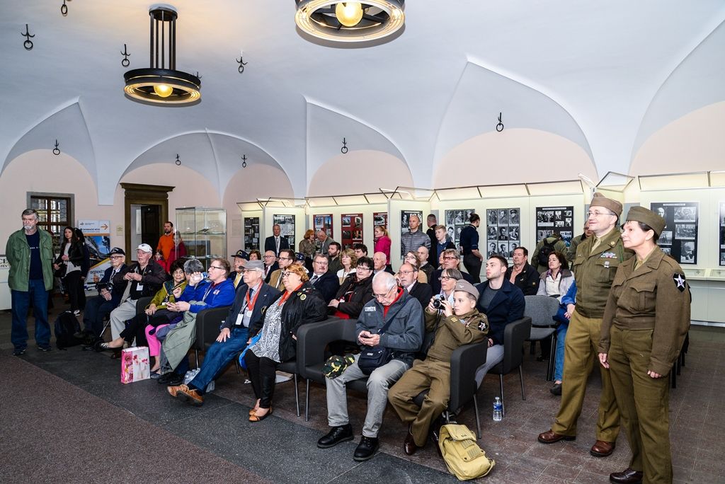 Slavnosti svobody 2017 - Přijetí velvyslanců USA a Belgie na plzeňské radnici a následný pietní akt (foto: M. Pecuch, 6.5.2017)