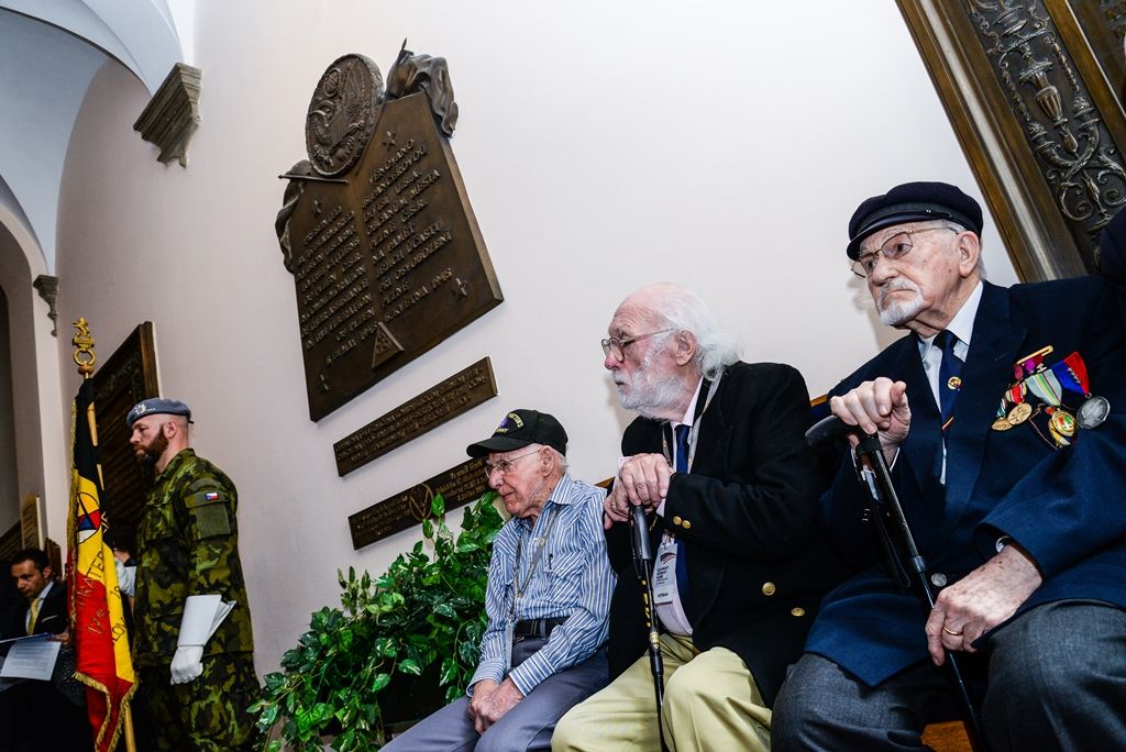 Slavnosti svobody 2017 - Přijetí velvyslanců USA a Belgie na plzeňské radnici a následný pietní akt (foto: M. Pecuch, 6.5.2017)