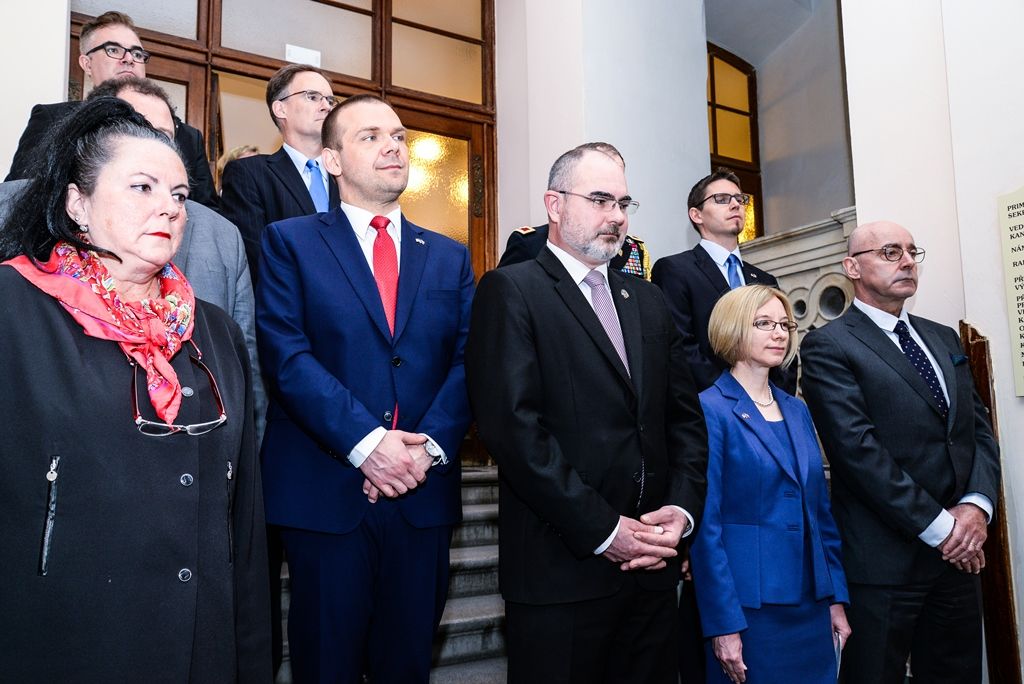 Slavnosti svobody 2017 - Přijetí velvyslanců USA a Belgie na plzeňské radnici a následný pietní akt (foto: M. Pecuch, 6.5.2017)