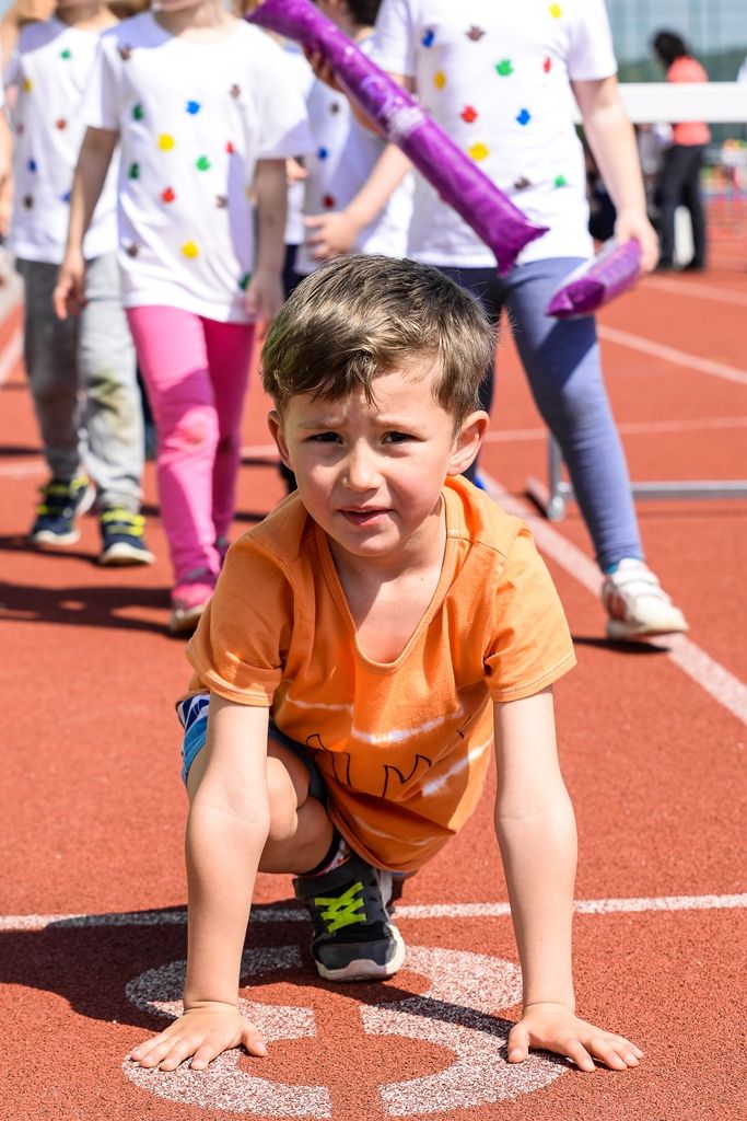 Sportovní hry mateřských škol 2017 (foto: M. Pecuch, předávání cen: V. Libeš, 16.5.2017)