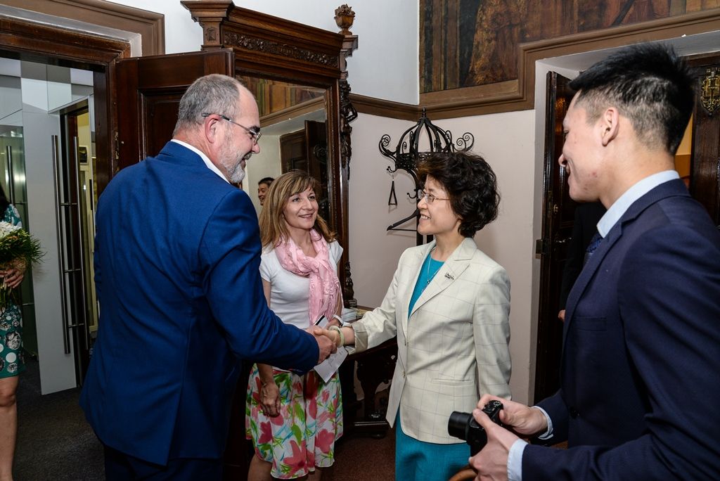 Setkání primátora s čínskou velvyslankyní (foto: M. Pecuch, 29.5.2017)
