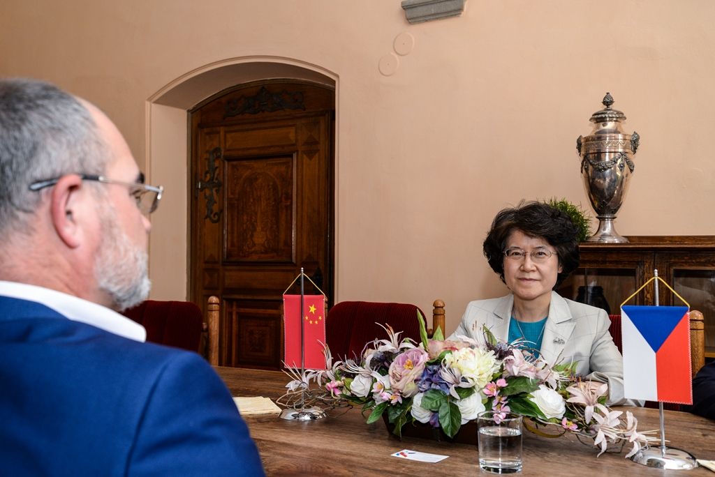 Setkání primátora s čínskou velvyslankyní