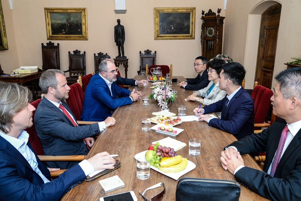 Setkání primátora s čínskou velvyslankyní (foto: M. Pecuch, 29.5.2017)