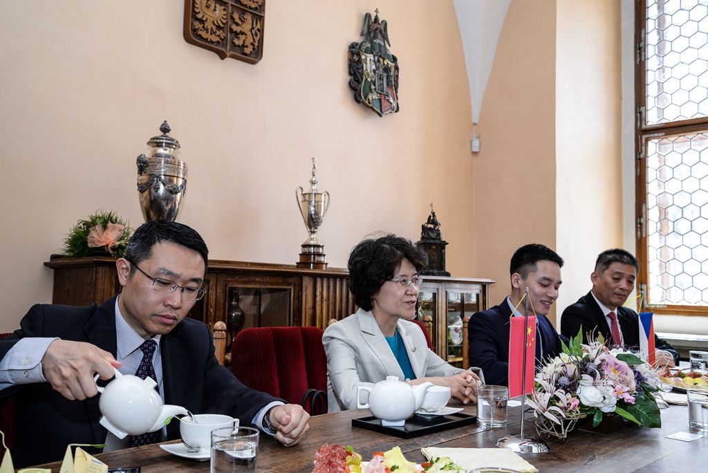 Setkání primátora s čínskou velvyslankyní (foto: M. Pecuch, 29.5.2017)