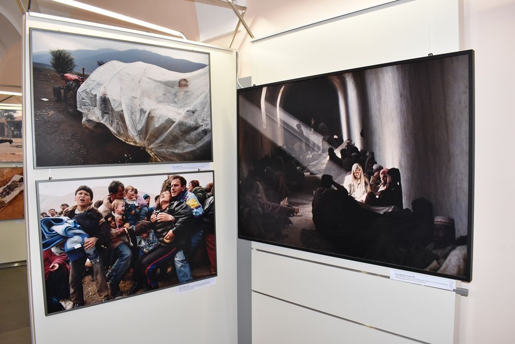 Fotograf Jan Šibík vystavuje v mázhauzu plzeňské radnice (foto: A. Jarošová, 31.5.2017)