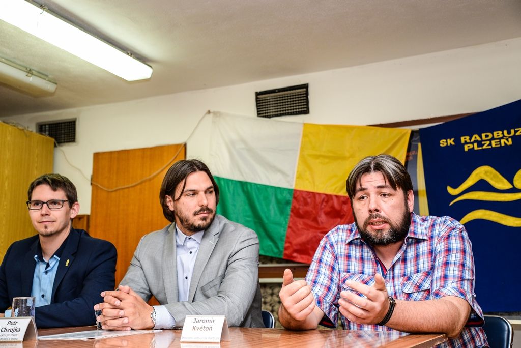 Dotace města pomáhají sportovním klubům, v bazénu SK Radbuza bude díky nim čistší voda (foto: M. Pecuch, 7.6.2017)