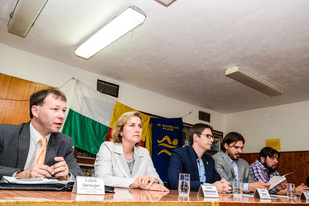 Dotace města pomáhají sportovním klubům, v bazénu SK Radbuza bude díky nim čistší voda (foto: M. Pecuch, 7.6.2017)