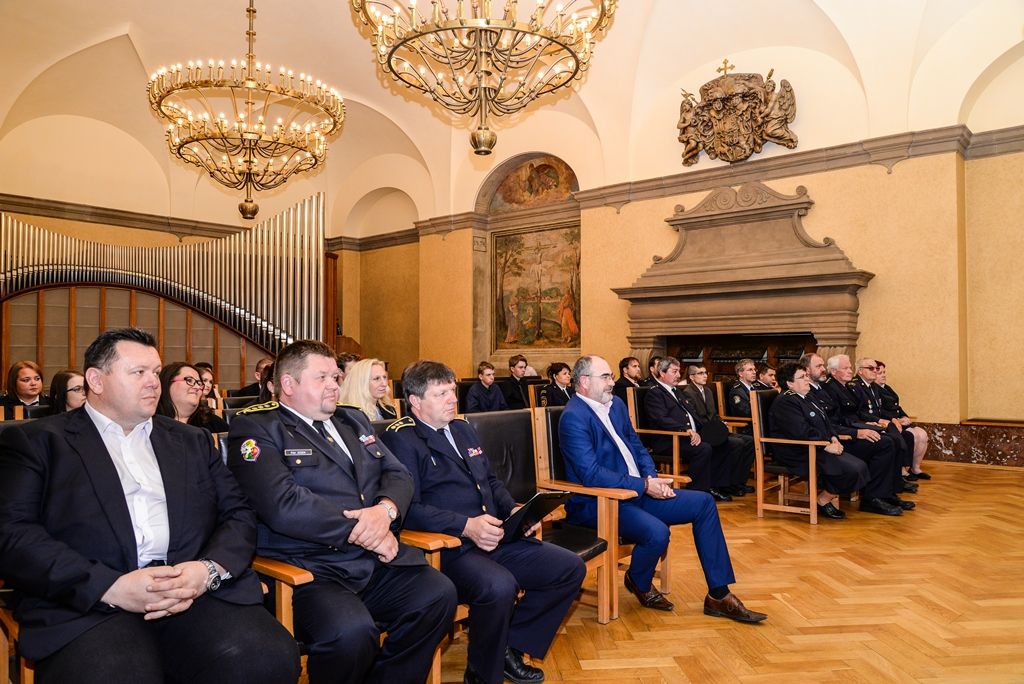 Primátor města ocenil vedoucí hasičské mládeže (foto: M. Pecuch, 7.6.2017)