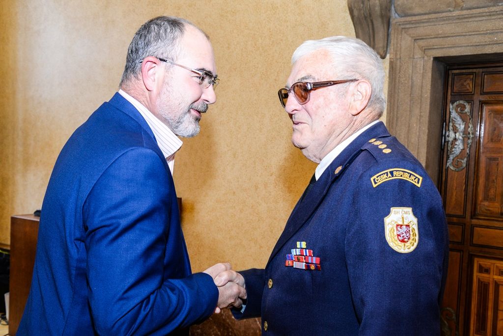 Primátor města ocenil vedoucí hasičské mládeže (foto: M. Pecuch, 7.6.2017)