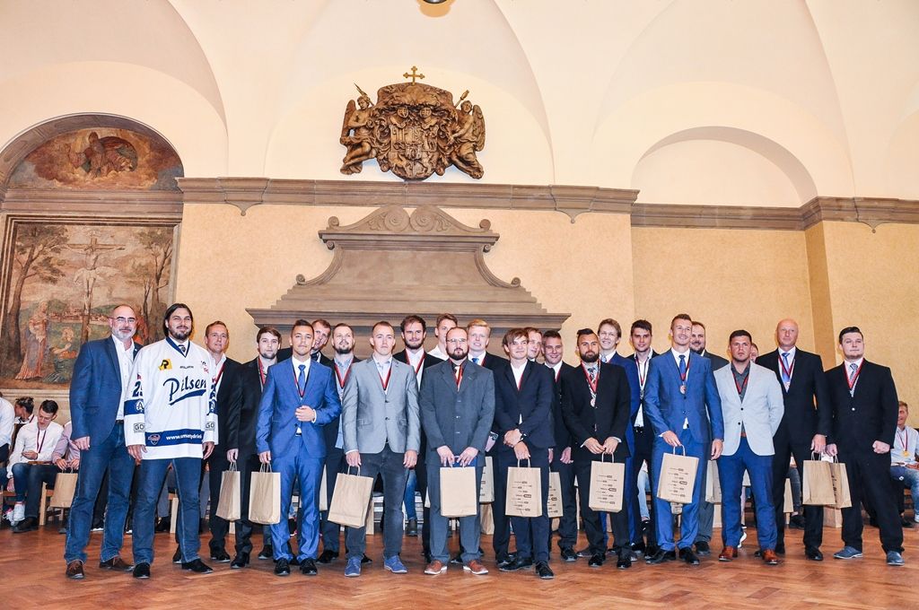 Úspěchy mladých hokejistů HC Plzeň 1929 ocenilo vedení města Plzně (foto: M. Pecuch, 14.6.2017)