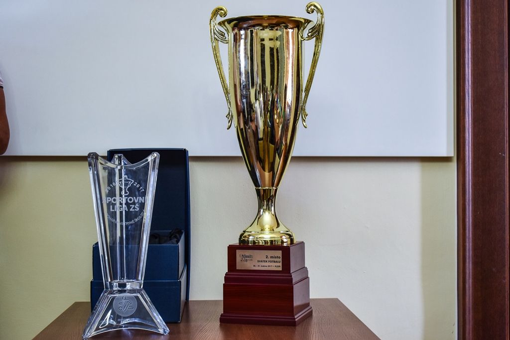 Úspěšné mladé fotbalisty z 33. základní školy Plzeň přijali zástupci města (foto: A. Jarošová, 21.6.2017)