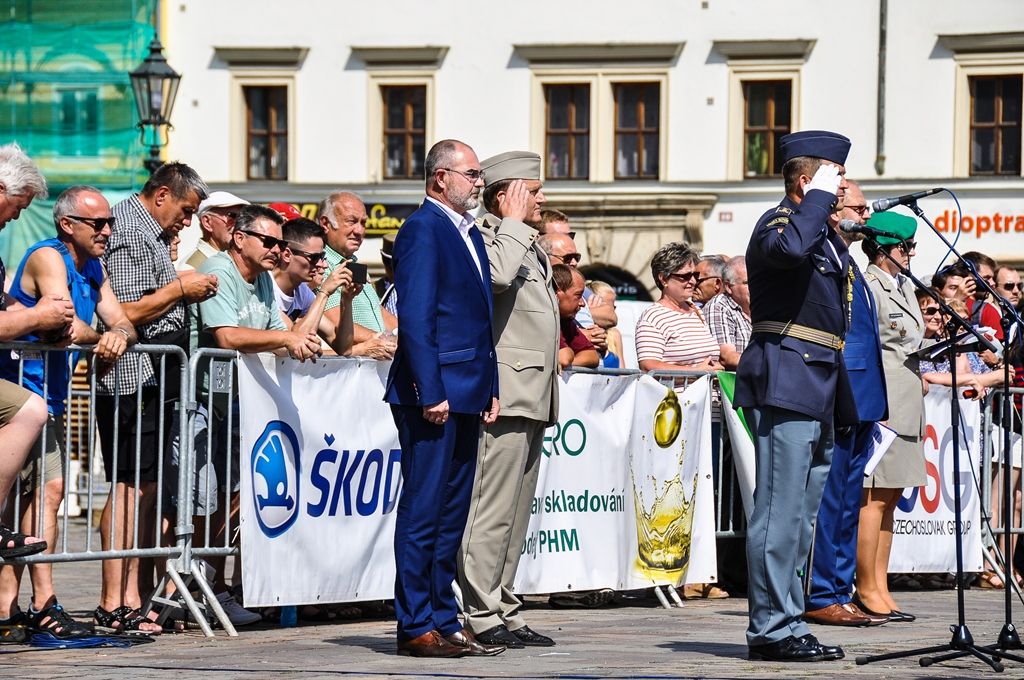 Plzeň poprvé zažila exhibiční přehlídku čestných stráží středoevropského regionu (foto: M. Pecuch, 22.6.2017)