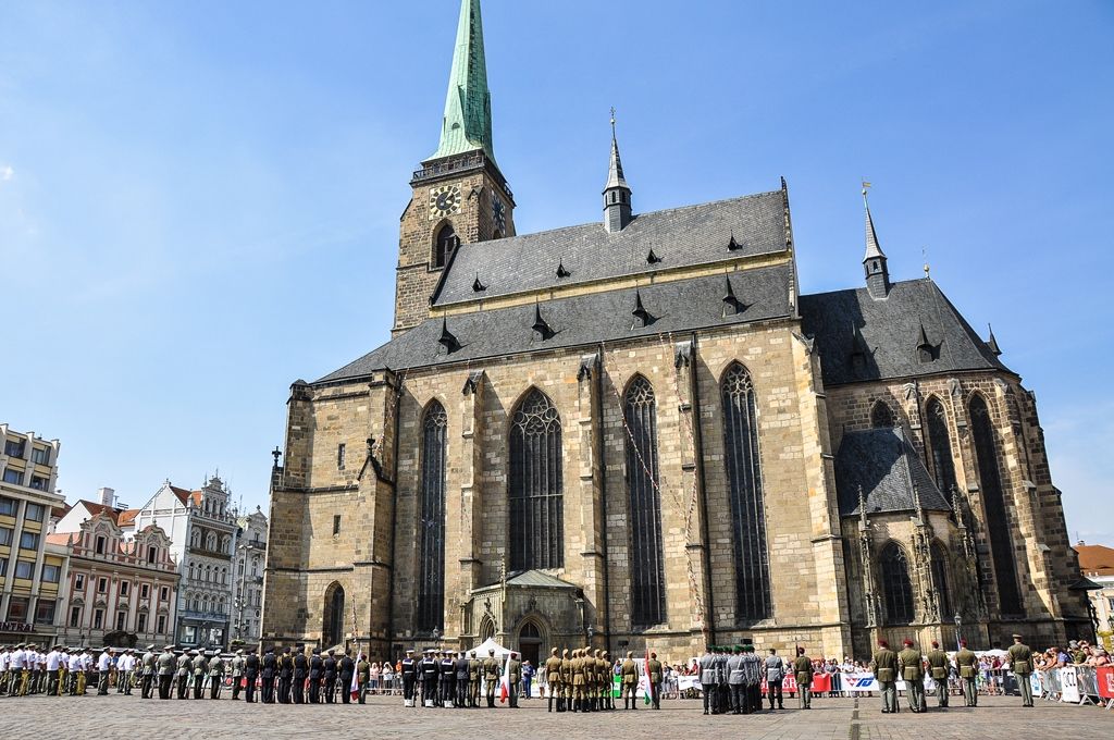 Plzeň poprvé zažila exhibiční přehlídku čestných stráží středoevropského regionu (foto: M. Pecuch, 22.6.2017)