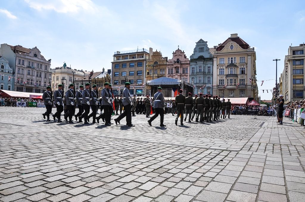 Plzeň poprvé zažila exhibiční přehlídku čestných stráží středoevropského regionu (foto: M. Pecuch, 22.6.2017)