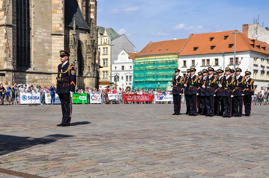Plzeň poprvé zažila exhibiční přehlídku čestných stráží středoevropského regionu (foto: M. Pecuch, 22.6.2017)